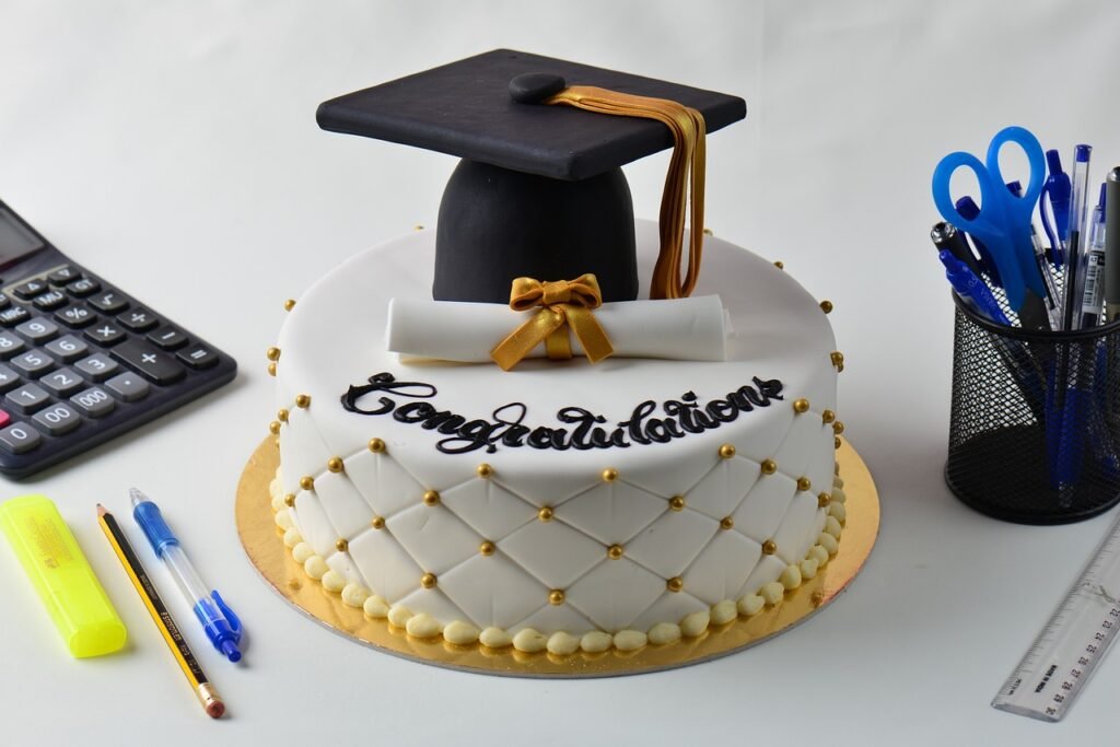 graduation cake, cake, dessert-3960020.jpg